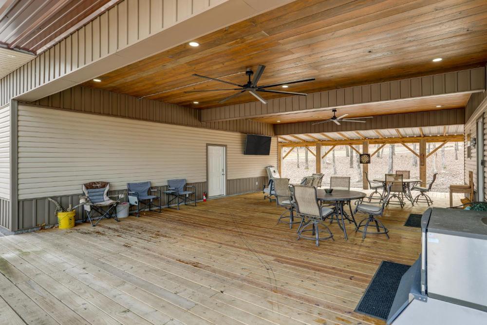 Greers Ferry Lake Access and Deck Group Getaway!